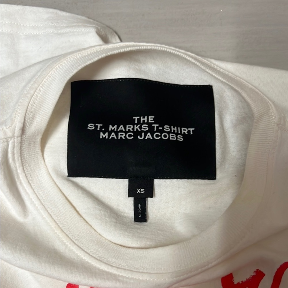 Marc Jacobs T-Shirt with Red Lipstick Design - Picture 10 of 11